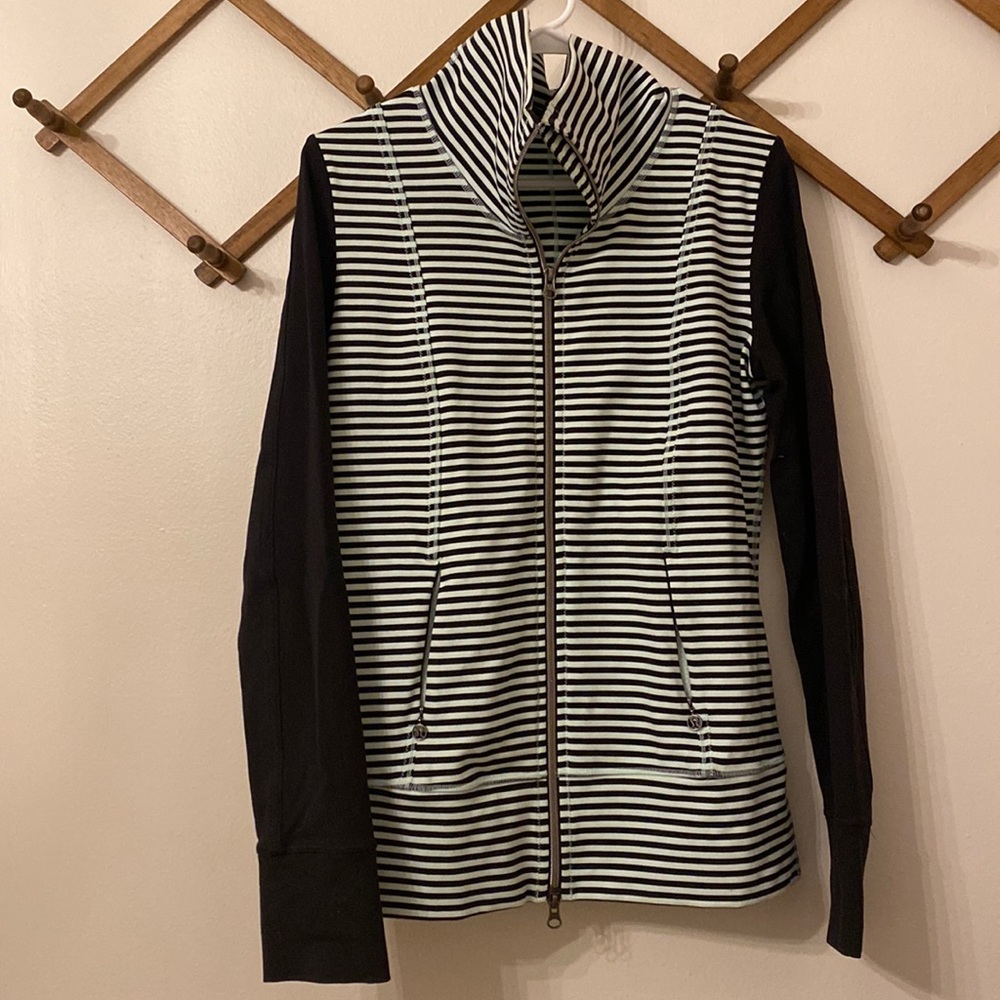 Lululemon daily yoga jacket
